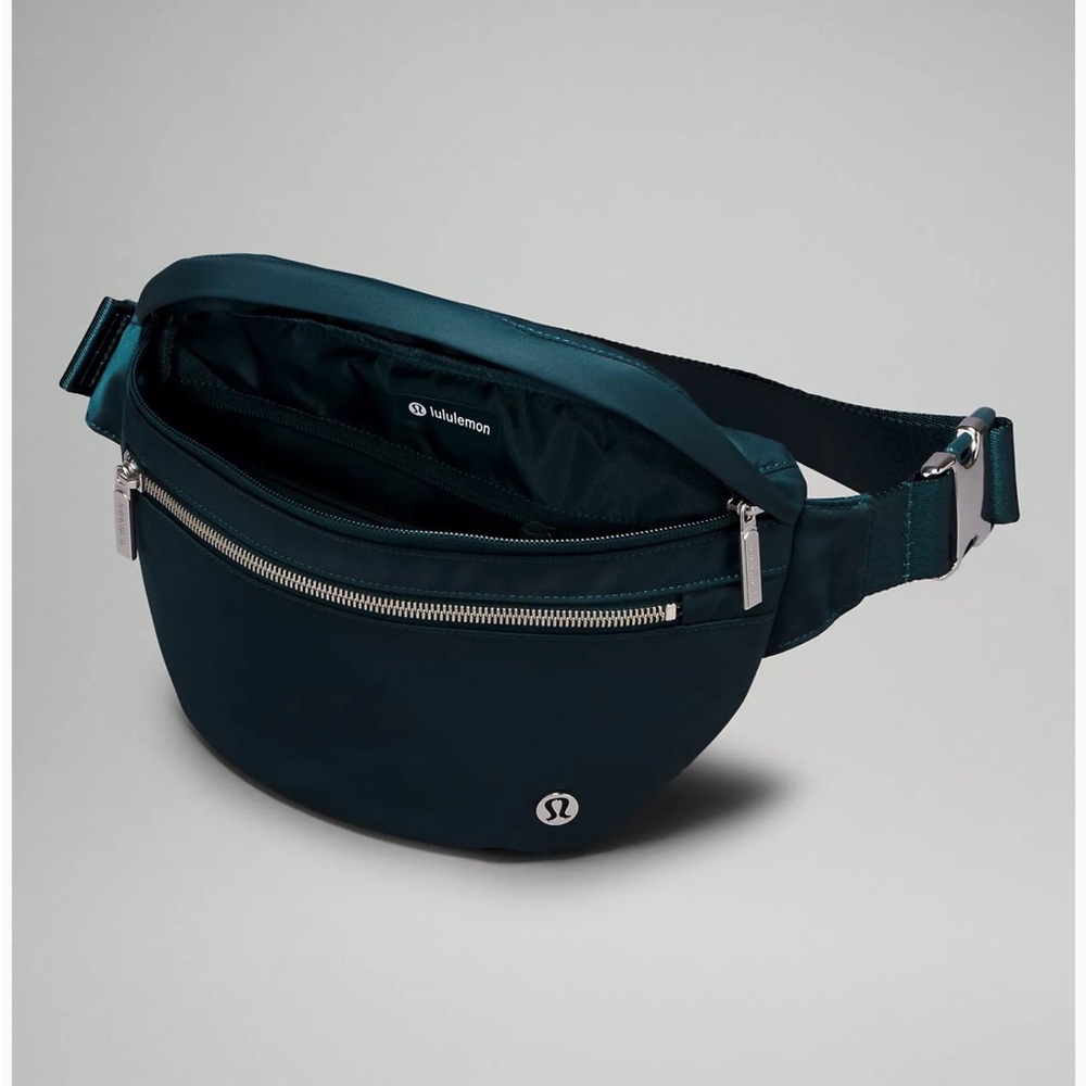 BNWT Lululemon City Adventurer Belt Bag 2.5L (Submarine)